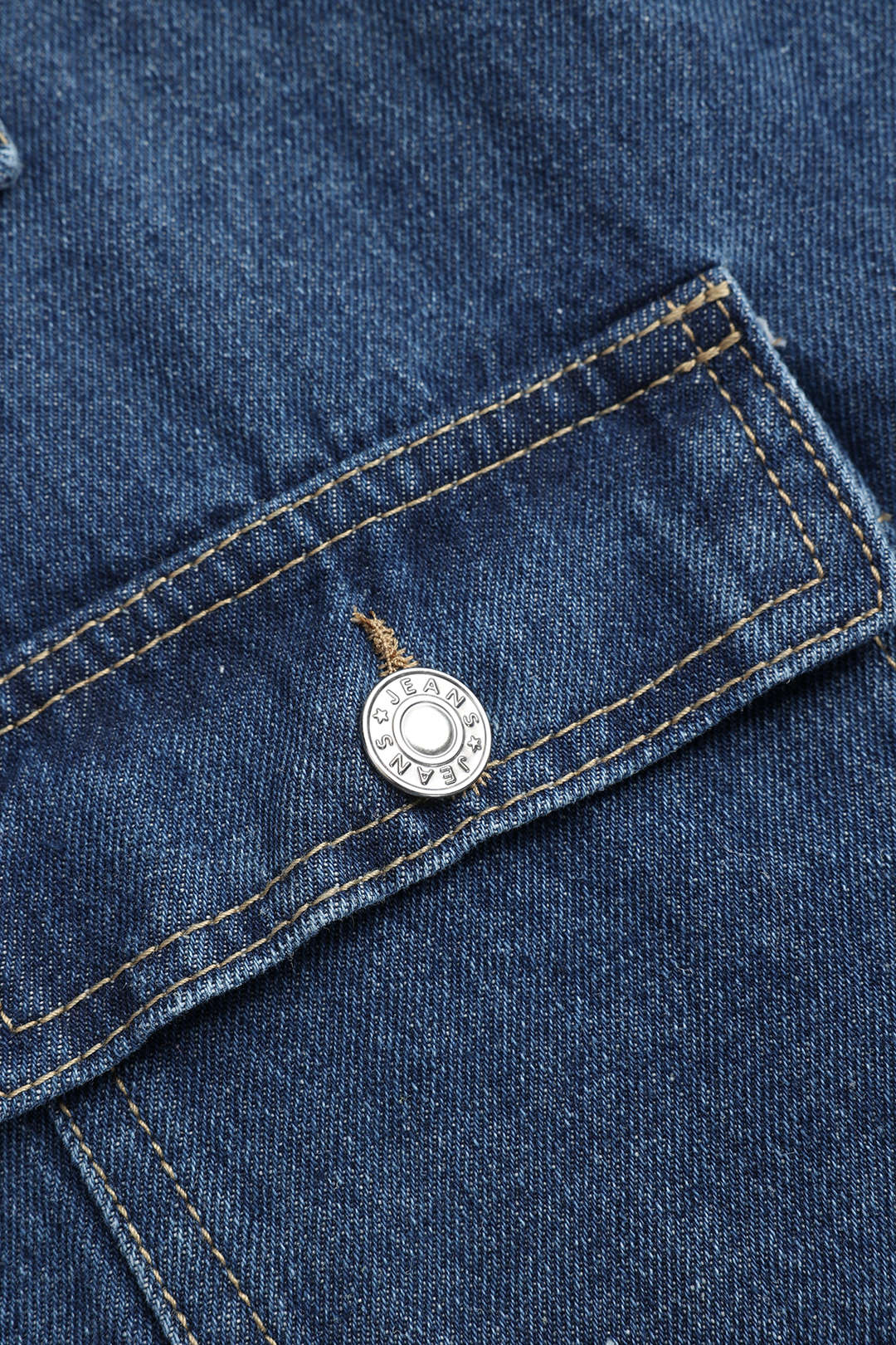 Fitted Denim Jacket – Modern and Versatile