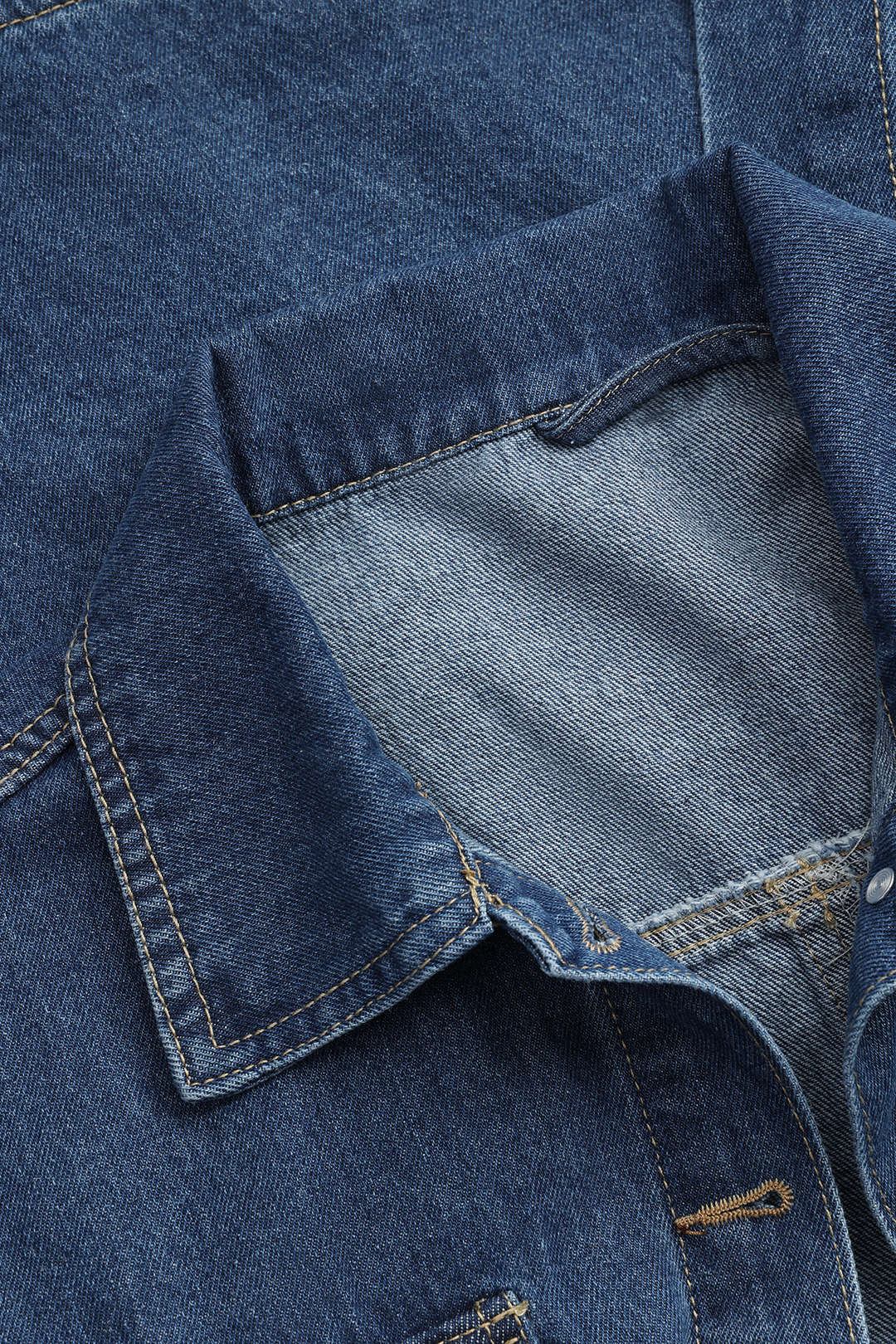 Fitted Denim Jacket – Modern and Versatile